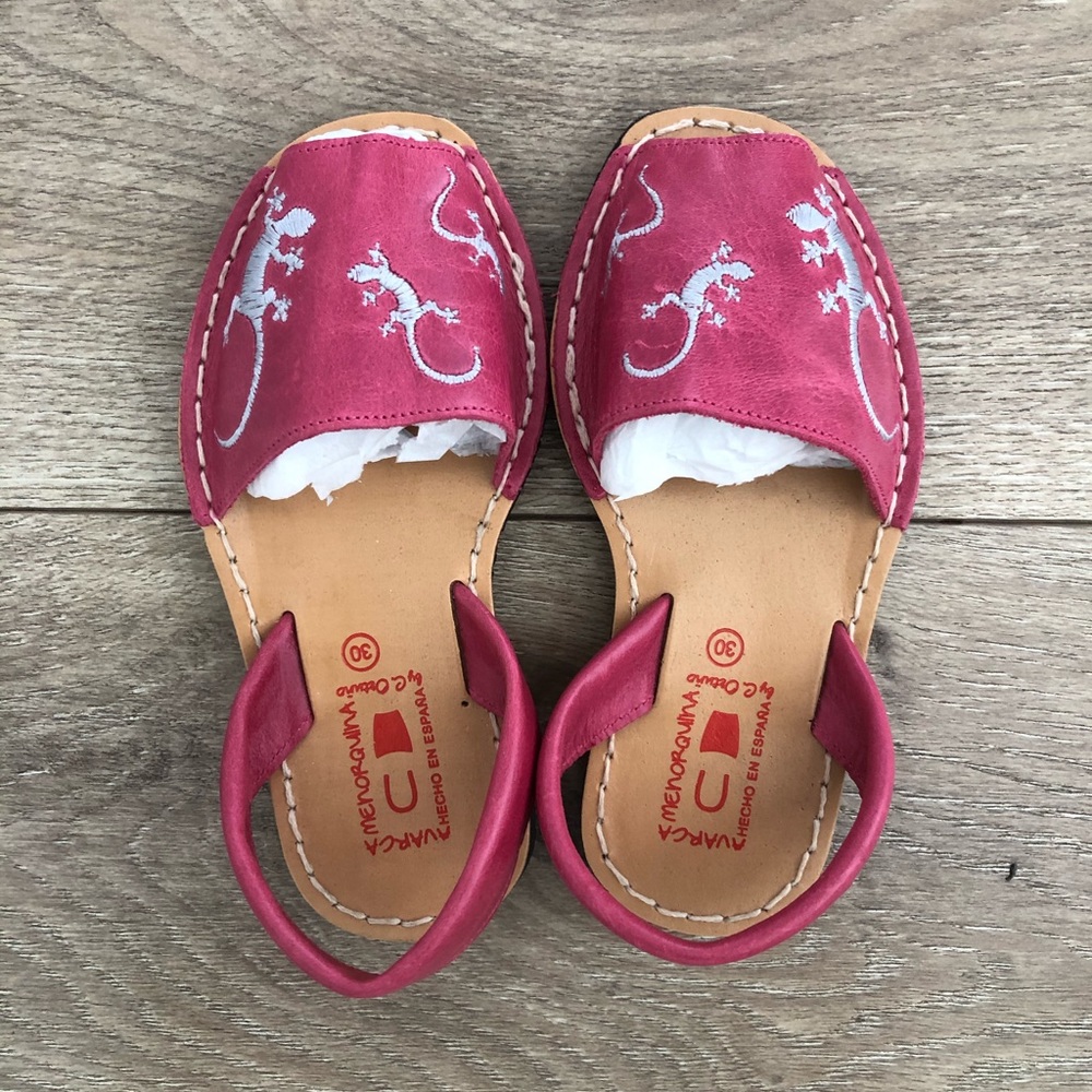 Kids fuschia Pons Avarcas shoes handmade in Spain